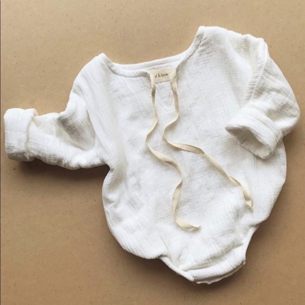 Bel & bow white romper onesie size 18-24 month